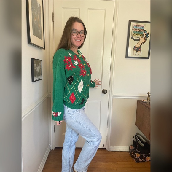 Y2K Vintage Preppy Argyle Holiday Sweater w. Poinsettia Flowers - Picture 3 of 11